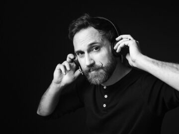 Pablo-Rabelo-con-audifonos-JPEG-optimizada